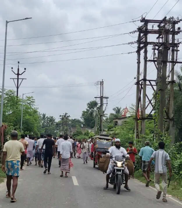 जीवनतला में भाजपा-आईएसएफ एवं माकपा कार्यकर्ताओं में झड़प, 40 घायल