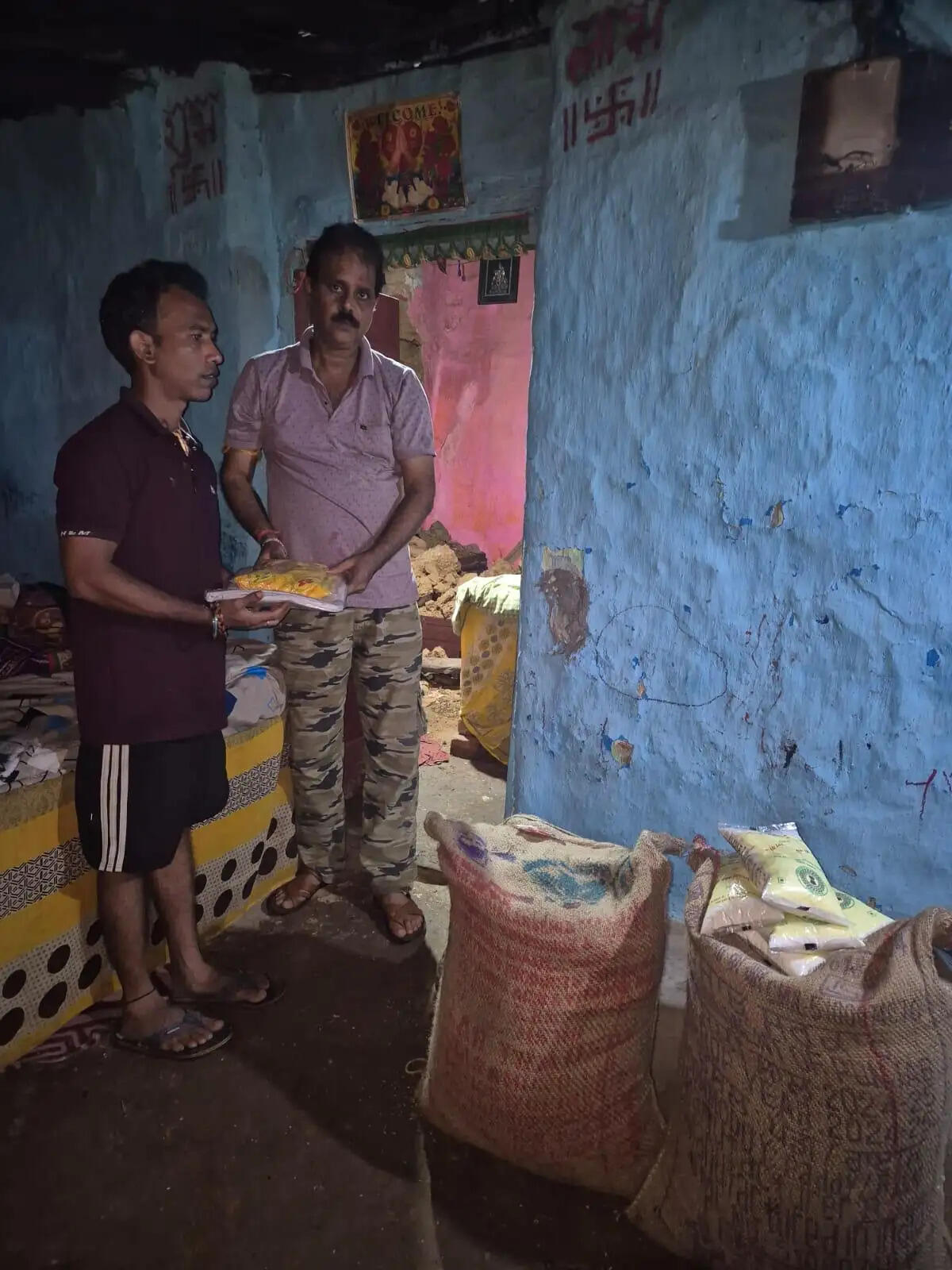 भारी बारिश में गिरा घर, प्रशासन ने तुरंत पहुंचाई राहत