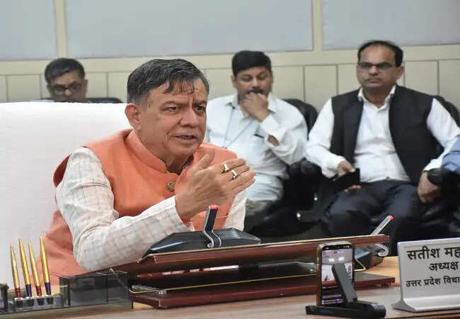 लोकतांत्रिक व्यवस्था में अपनी सीमाओं में रहकर भूमिका का निर्वहन करना चाहिए : सतीश महाना