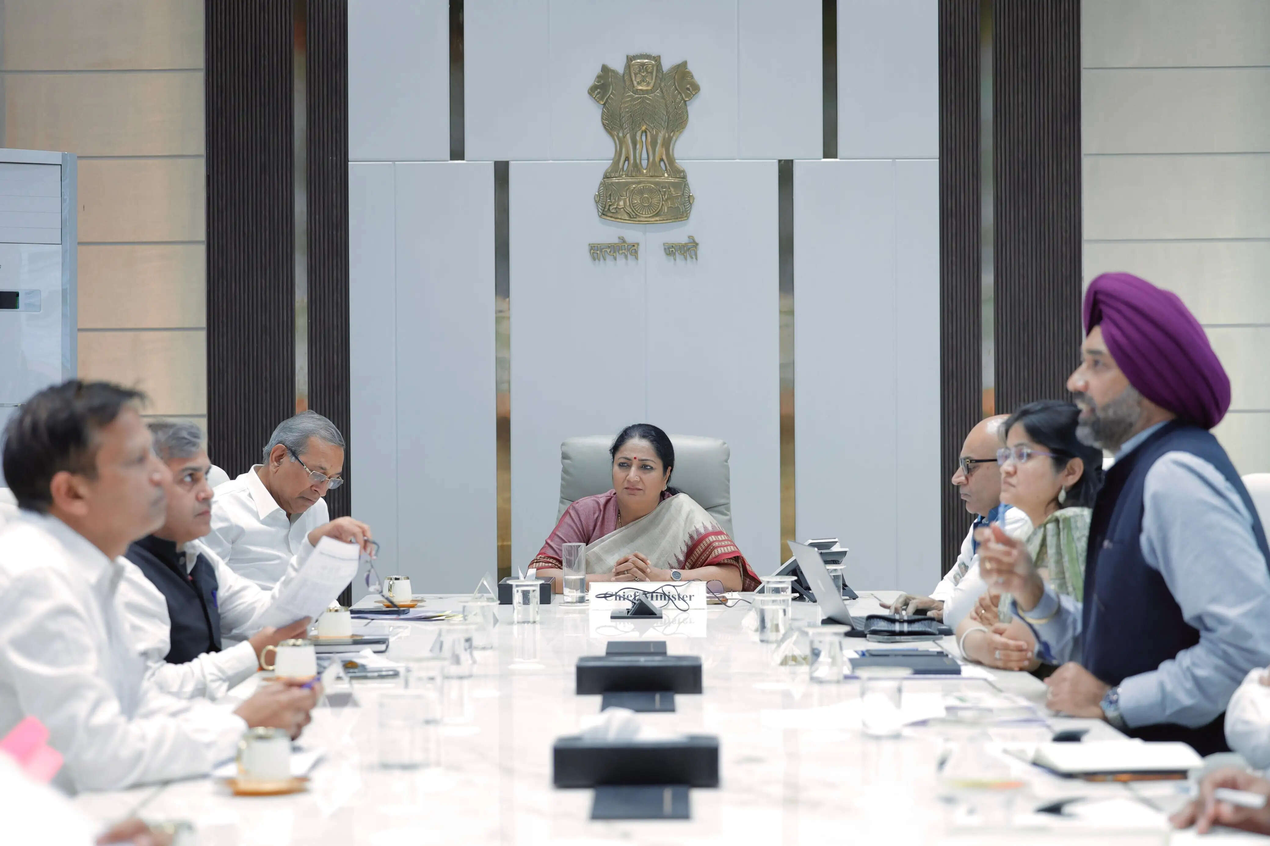 मुख्यमंत्री ने की 3,786 करोड़ की परियोजनाओं की समीक्षा, अधिकारियों को दिए निर्देश