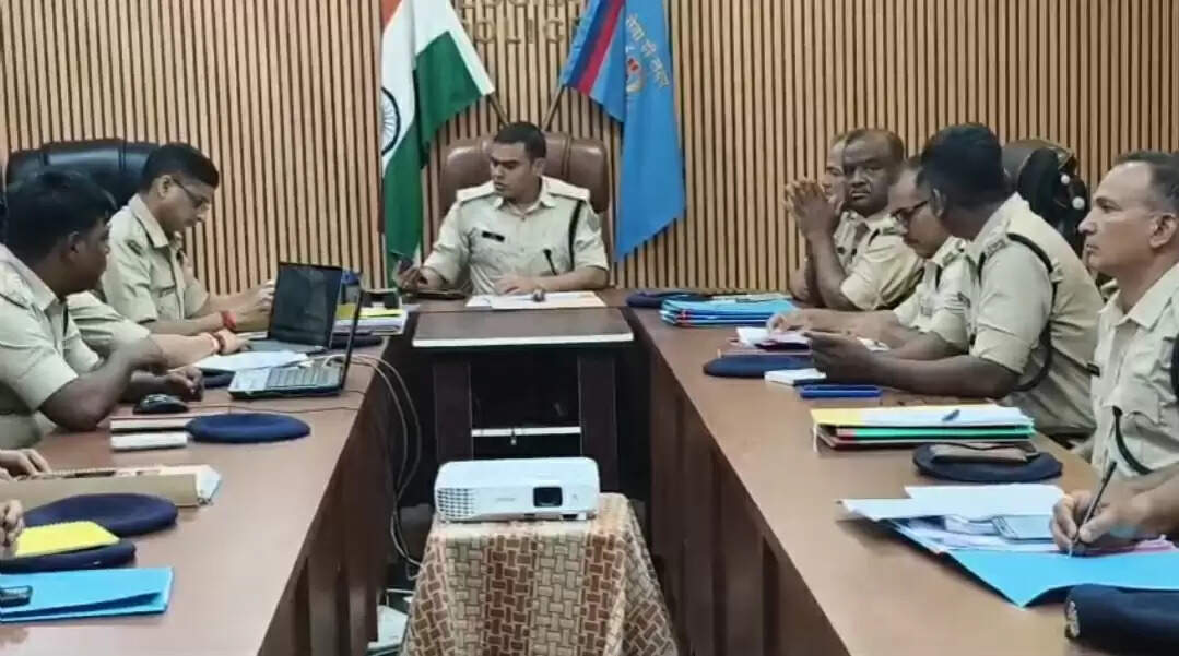 सभी थाने 10 सक्रिय साइबर अपराधियों की पहचान कर करें कडी कार्रवाई : एसपी