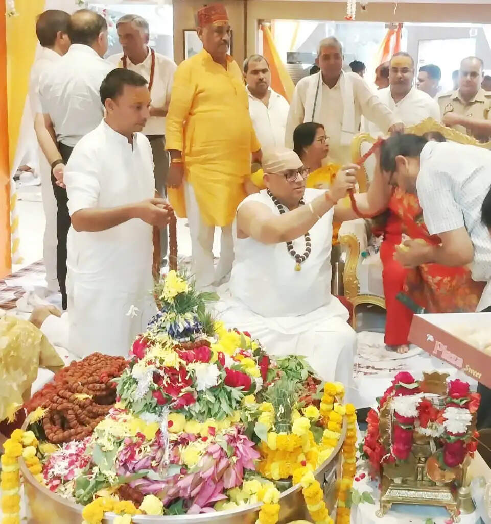 प्रयागराज : त्रिवेणी पर गूंजा वैदिक पुनर्जागरण का स्वर, विश्व कल्याण की कामना के साथ अतिरुद्र महाभिषेक का समापन