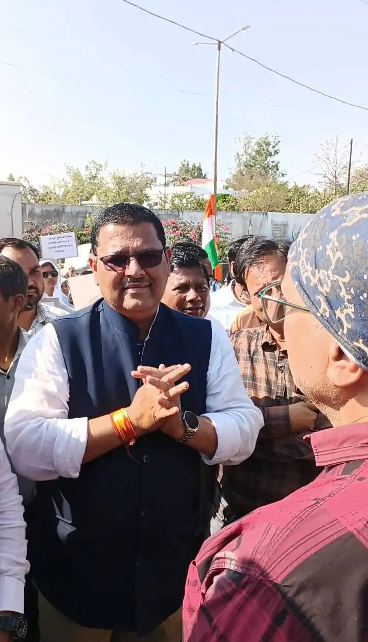 अनूपपुर: पटवारियों की हड़ताल&nbsp;16 दिन बाद खत्म, प्रशासन ने मानी मांगें