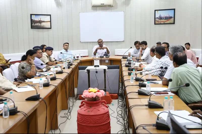 गेहूं उपार्जन कार्य को सर्वोच्च प्राथमिकता के साथ संचालित किया जाए : संभागायुक्त