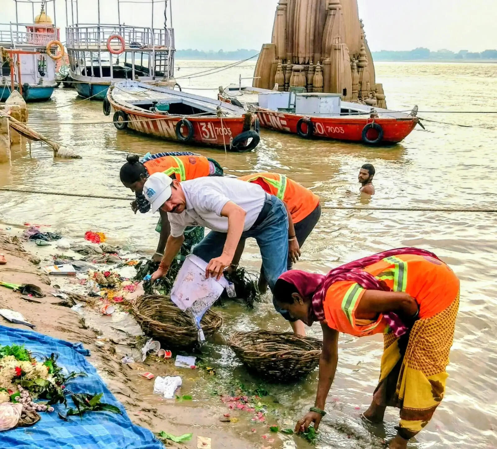 श्रमदान से स्वच्छता का संकल्प, मणिकर्णिकाघाट की गरिमा बढ़ाने का संदेश
