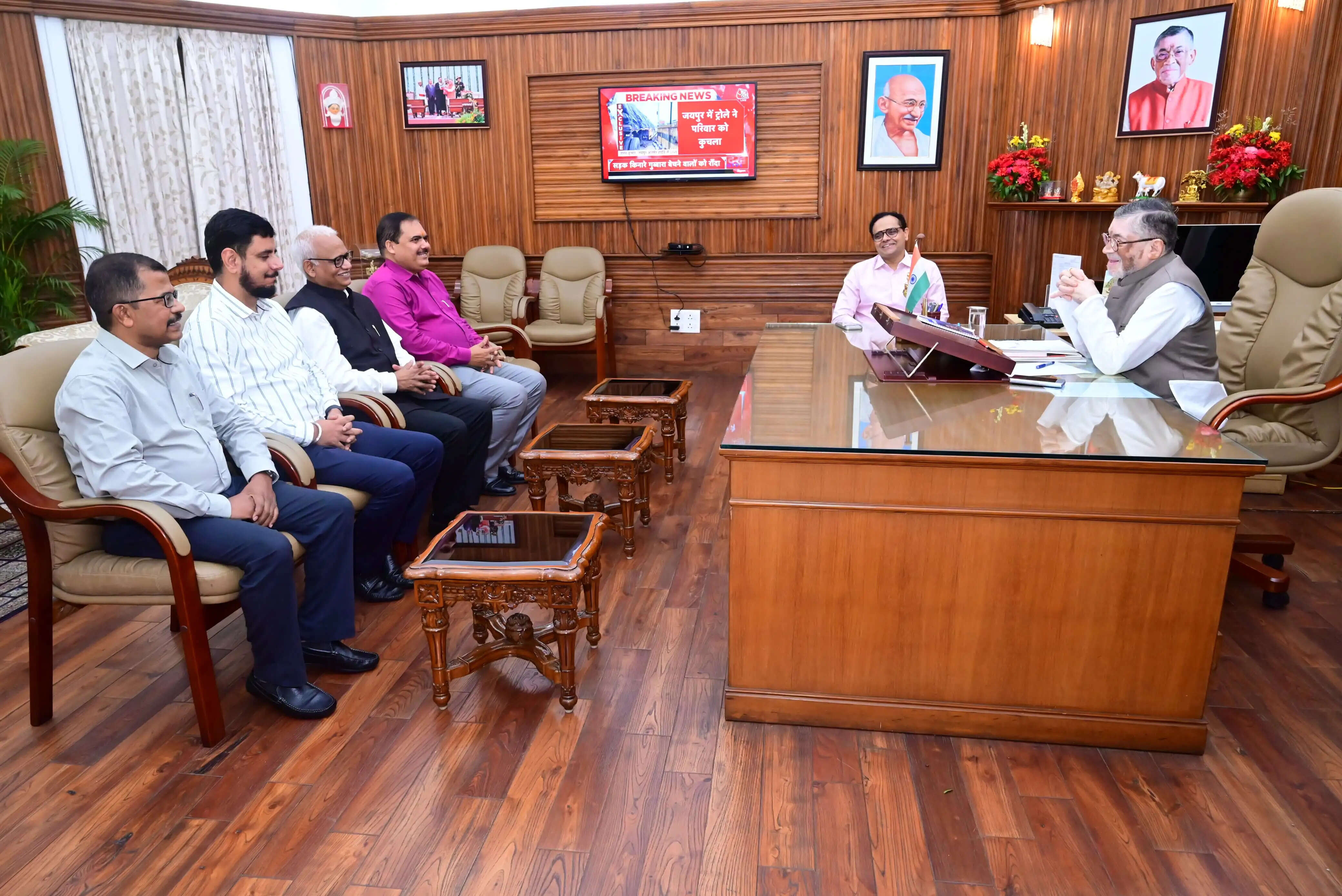 राज्यपाल से मिले नवनियुक्त राज्य सूचना आयुक्त, निष्पक्षता और पारदर्शिता के साथ दायित्व निभाने का दिया संदेश