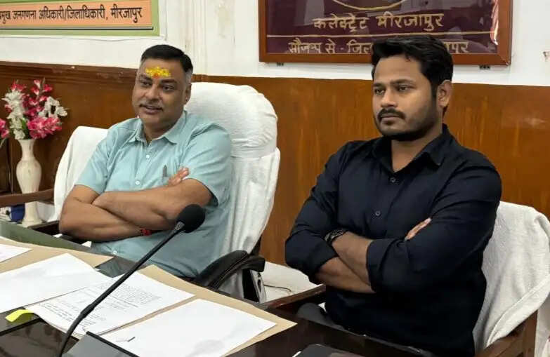 योजनाओं का लाभ हर जरूरतमंद तक पहुंचाएं : पवन कुमार