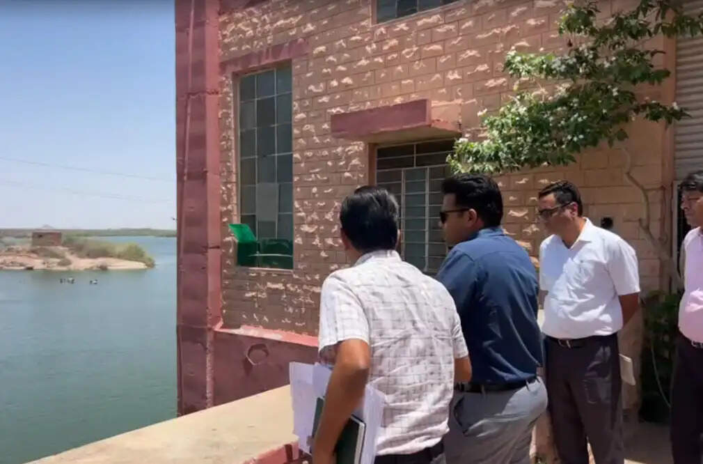 जिला कलेक्टर ने किया कायलाना इंटेक प्लांट का निरीक्षण