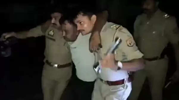 अंतर्जनपदीय गिरोह से पुलिस की मुठभेड़, एक बदमाश को लगी गोली