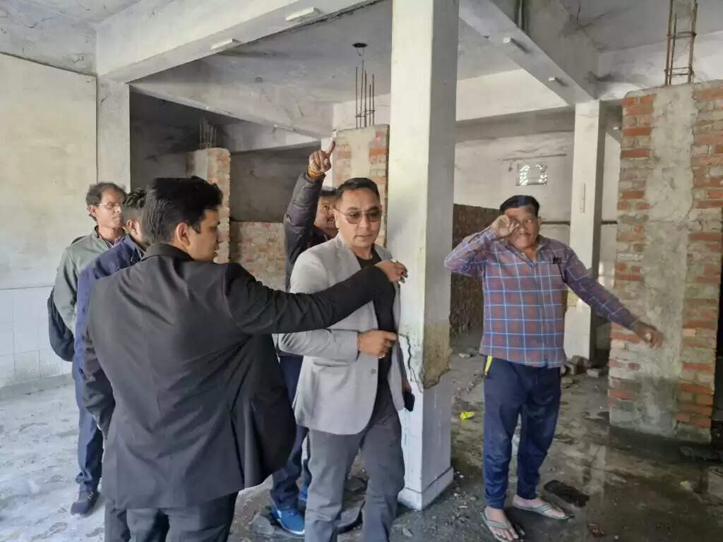 सड़क चौड़ीकरण ने पकड़ी रफ्तार, गौला पुल से नरीमन चौराहे तक अतिक्रमण पर चला प्रशासन का बुलडोजर…