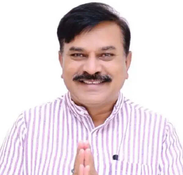 28 साल बाद भी हरदा को नहीं मिला ट्रांसपोर्ट नगर, सड़क किनारे खड़े ट्रकों से बढ़ रही परेशानी