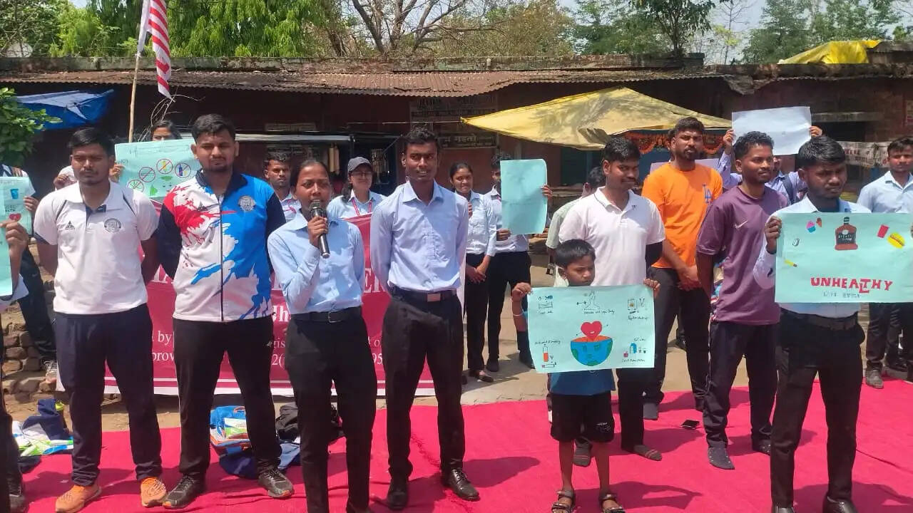 शिक्षा और स्वास्थ्य विषय पर नुक्कड़ नाटक का आयोजन