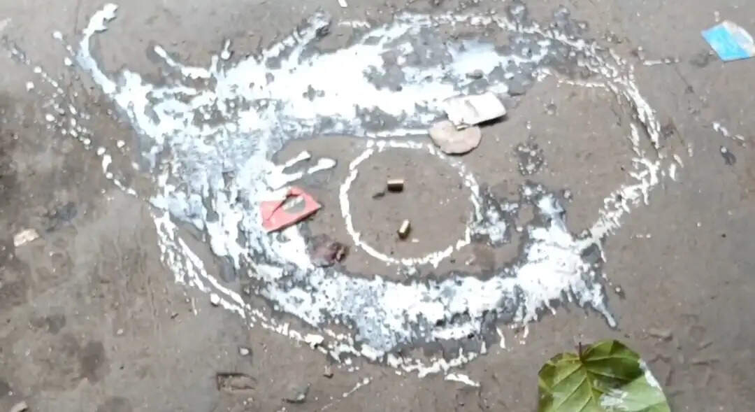 दिनदहाड़े फायरिंग में गैंगस्टर फहीम खान के रिश्तेदार सहित तीन घायल