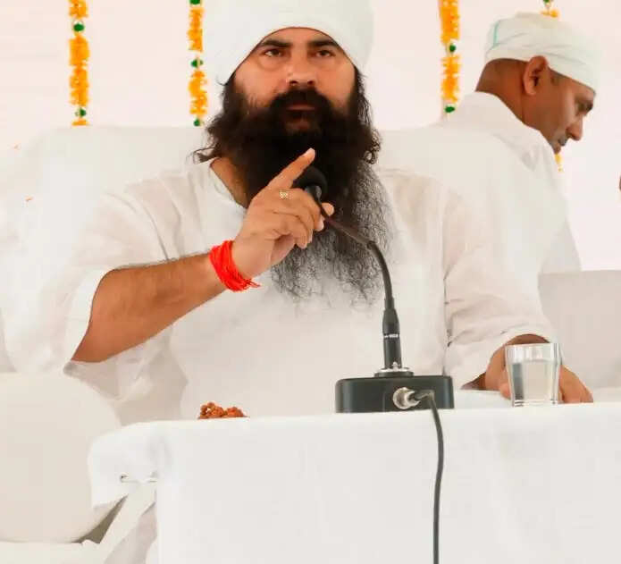 नशा त्यागने और शाकाहार अपनाने का संदेश लेकर धौंहा पहुंचे पंकज महाराज