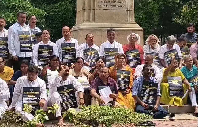 विधानसभा प्रदर्शन से 50 विधायकों की दूरी ने तृणमूल में बढ़ती अंदरूनी कलह को किया उजागर
