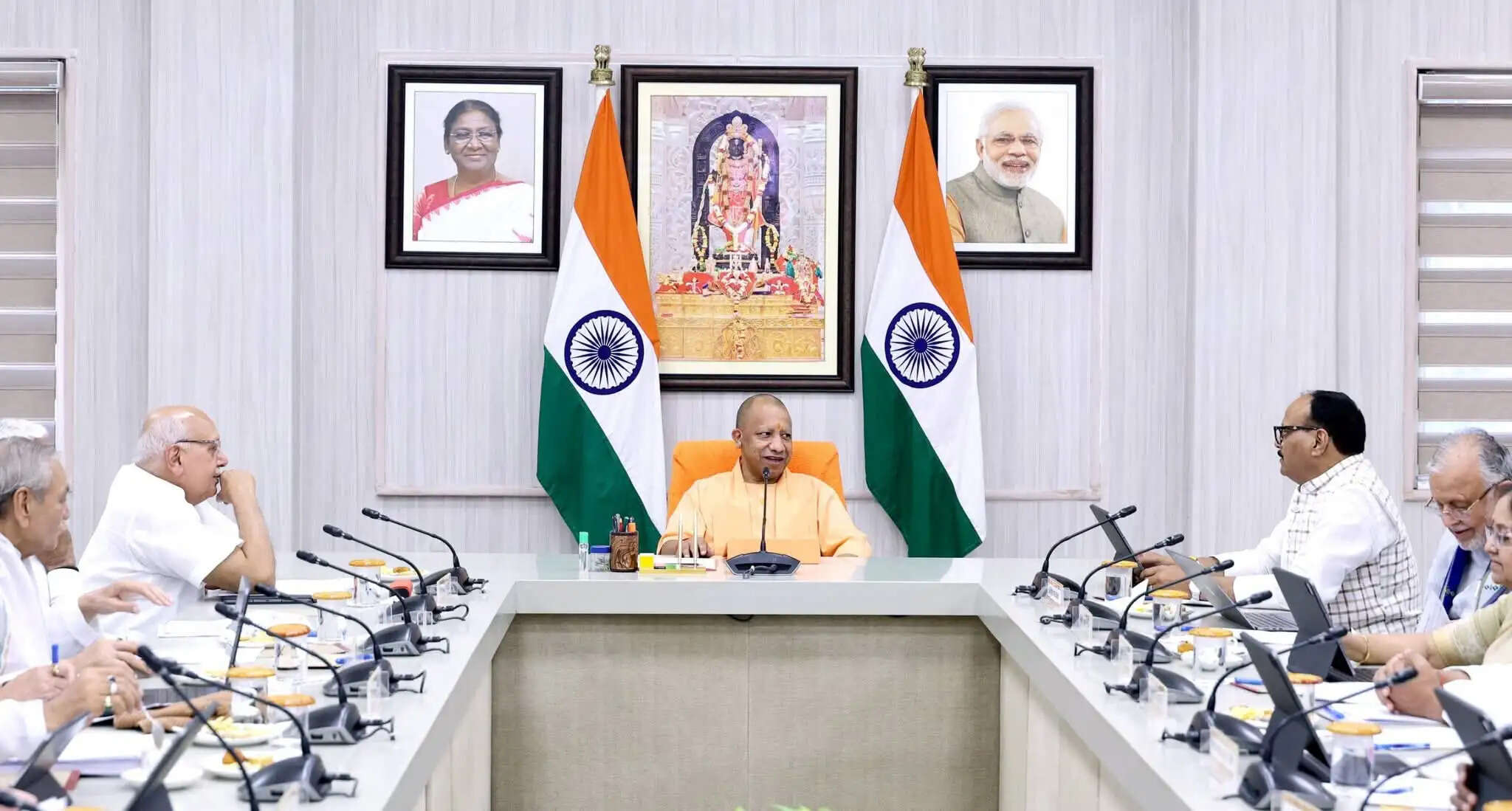 उप्र कैबिनेट : प्राधिकरण क्षेत्रों में जिला पंचायतों से स्वीकृत मानचित्रों के विनियमतीकरण को मंजूरी
