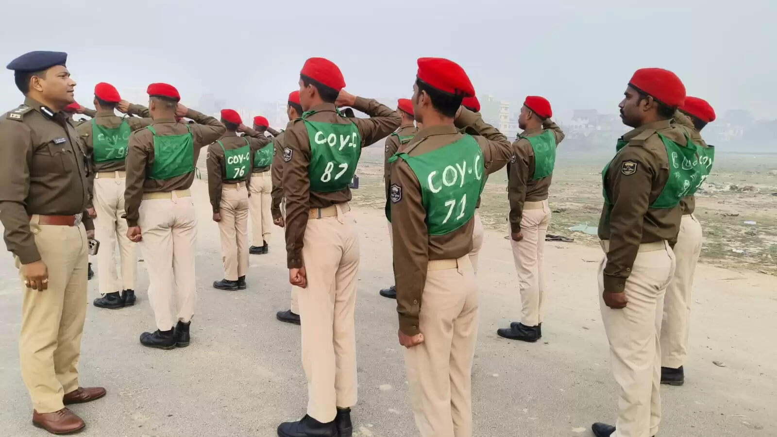 वरीय पुलिस अधीक्षक ने प्रशिक्षु सिपाहियों के परेड का किया निरीक्षण