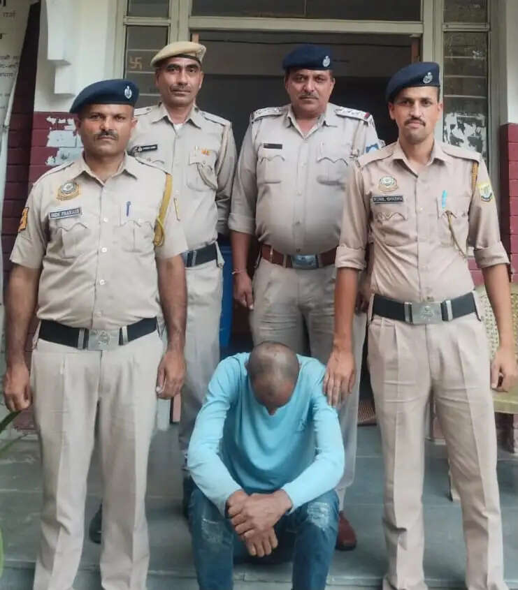 आभूषण-नकदी चोरी के मामलों में वांछित आरोपी गिरफ्तार