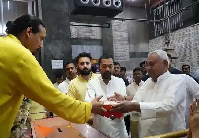 स्वास्थ्य मंत्री ने धार्मिक आस्था और पारिवारिक स्नेह के साथ मनाया, मुख्यमंत्री ने दी शुभकामनाएं