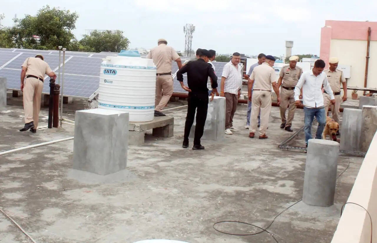 कैथल कोर्ट परिसर में पुलिस की मॉक ड्रिल, डॉग स्क्वाड ने खंगाला चप्पा-चप्पा