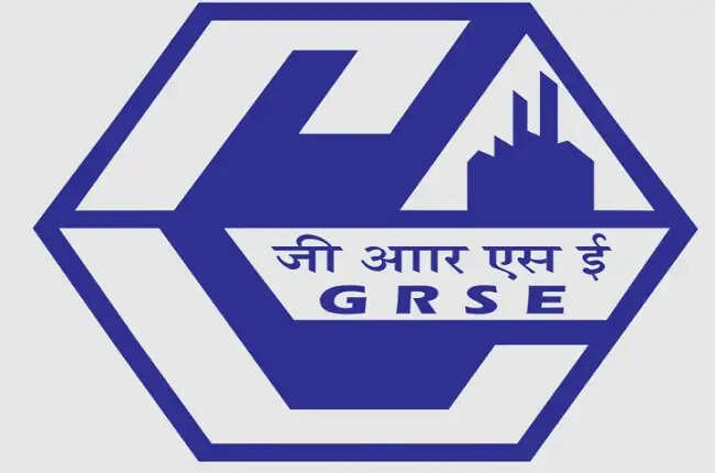 स्वदेशी युद्धपोत निर्माण में बड़ी उपलब्धि, भारतीय नौसेना को तीन उन्नत पोतों की डिलीवरी