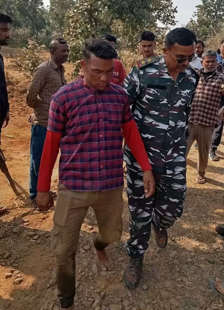 पुलिस बनकर लूट की कोशिश, दो युवक गिरफ्तार