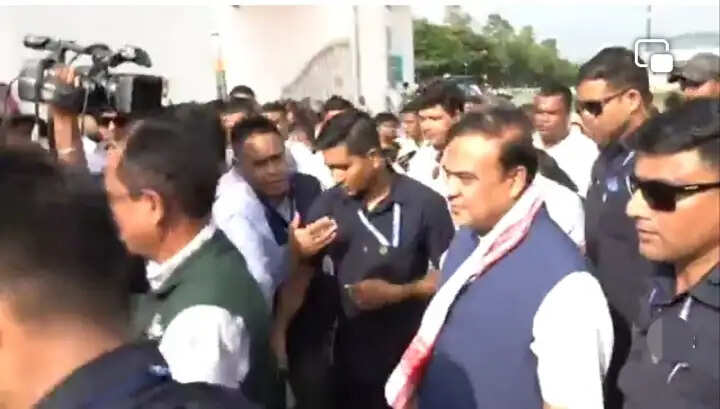 मोदी सरकार के 12 वर्ष पूर्ण होने पर आयोजित प्रदर्शनी का मुख्यमंत्री ने किया अवलोकन