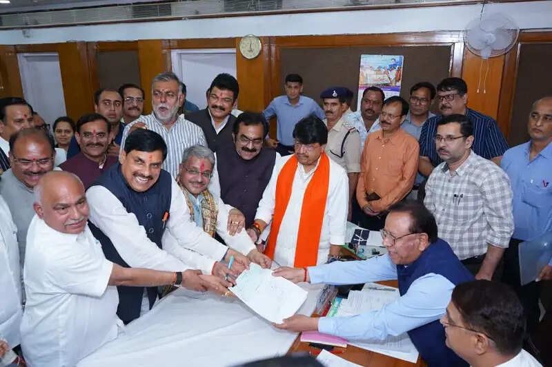 मप्र से राज्यसभा चुनाव के लिए भाजपा उम्मीदवार तरुण चुघ और रजनीश अग्रवाल ने दाखिल किया नामांकन