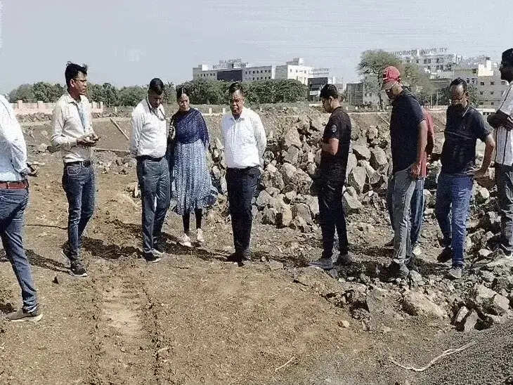 जल गंगा संवर्धन अभियान को गति, कलेक्टर और निगम कमिश्नर ने तालाबों का किया निरीक्षण, विकास कार्यों की समीक्षा