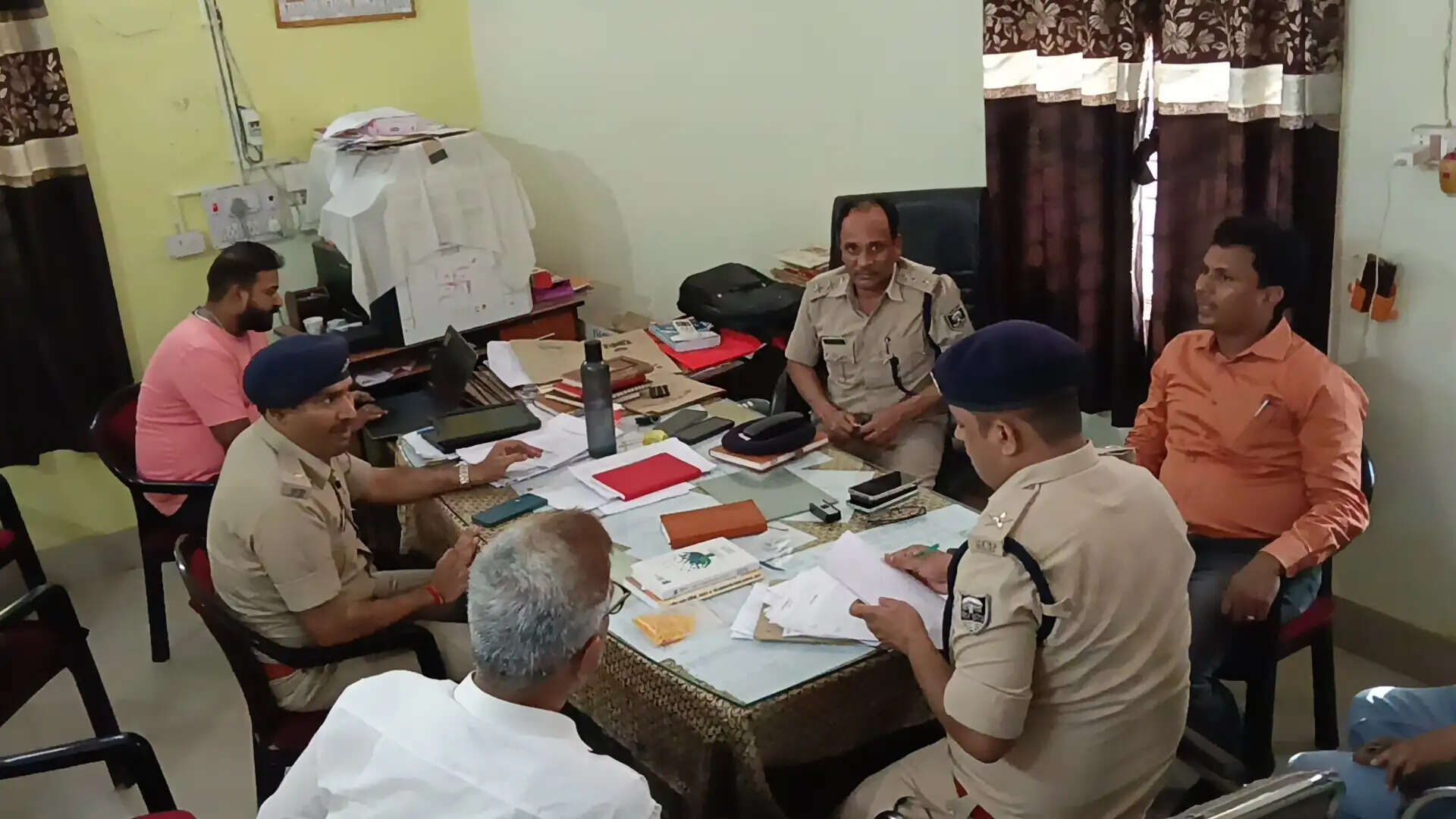 फर्जी आईडी पर आधार कार्ड बनाने वाले दो साइबर संचालक की गिरफ्तारी के बाद जेल