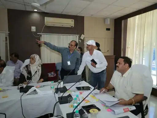 भोपाल&nbsp;में&nbsp;खुशीलाल अस्पताल परिसर की इमारतों को जोड़ेंगे ब्रिज और पाथवे,&nbsp;हर्बल गार्डन का शैक्षणिक भ्रमण कर सकेंगे स्कूली छात्र