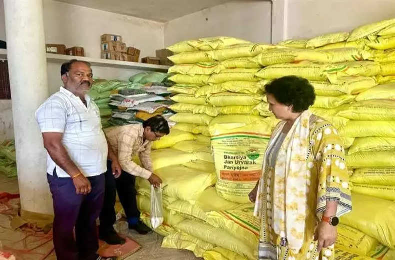 जबलपुरः गुणवत्तापूर्ण कृषि आदान सामग्री उपलब्ध कराने के लिए अधिकारियों ने किया आकस्मिक निरीक्षण