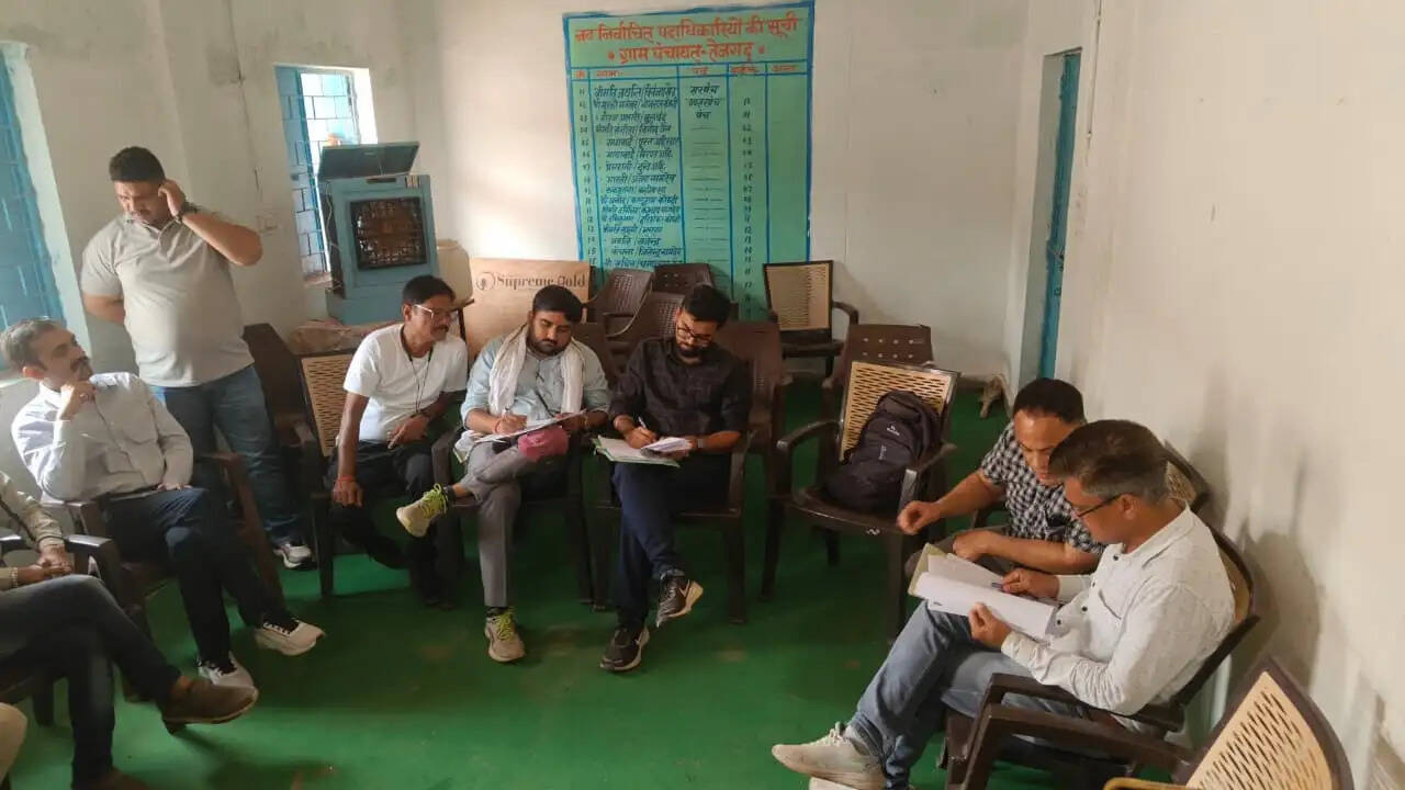 दमोह में लोकायुक्त की बड़ी कार्रवाई, रिश्वत लेते पंचायत सचिव और चौकीदार गिरफ्तार