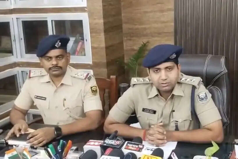 स्वस्थ युवा स्वस्थ भागलपुर अभियान: गोराडीह में 15 किलो गांजे के साथ तस्कर गिरफ्तार, टोटो जब्त