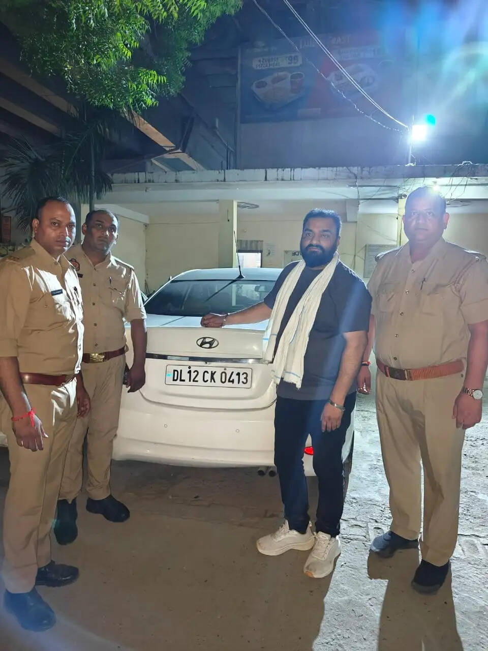 ड्राई -डे पर मदिरा बेचने जा रहा कार सवार गिरफ्तार