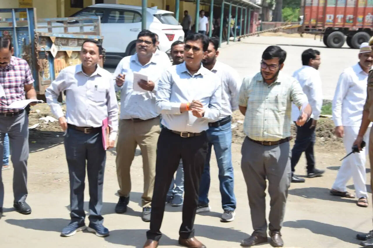 मंडी में बोली ऊपर से नीचे लगाए जाने पर मंडी सचिव को लगी फटकार