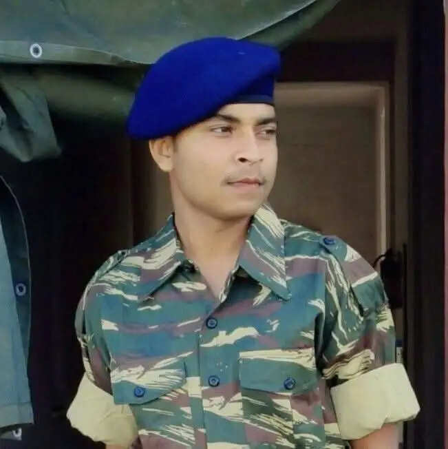 ओडिशा में तैनात सीआरपीएफ जवान की मौत से अरामबाग के शीतलपुर गांव में शोक