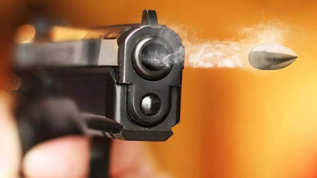 कोलकाता के तिलजला में फायरिंग, एक युवक घायल