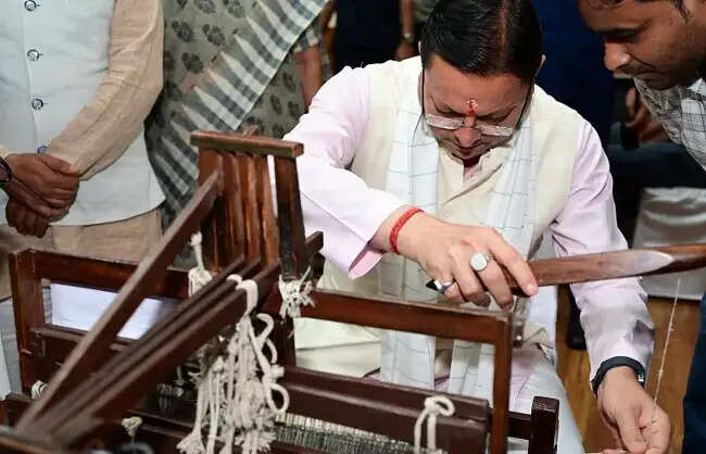 स्थानीय उत्पादों को अपनाएं, बुनकरों और शिल्पकारों की आजीविका को दें मजबूती: मुख्यमंत्री