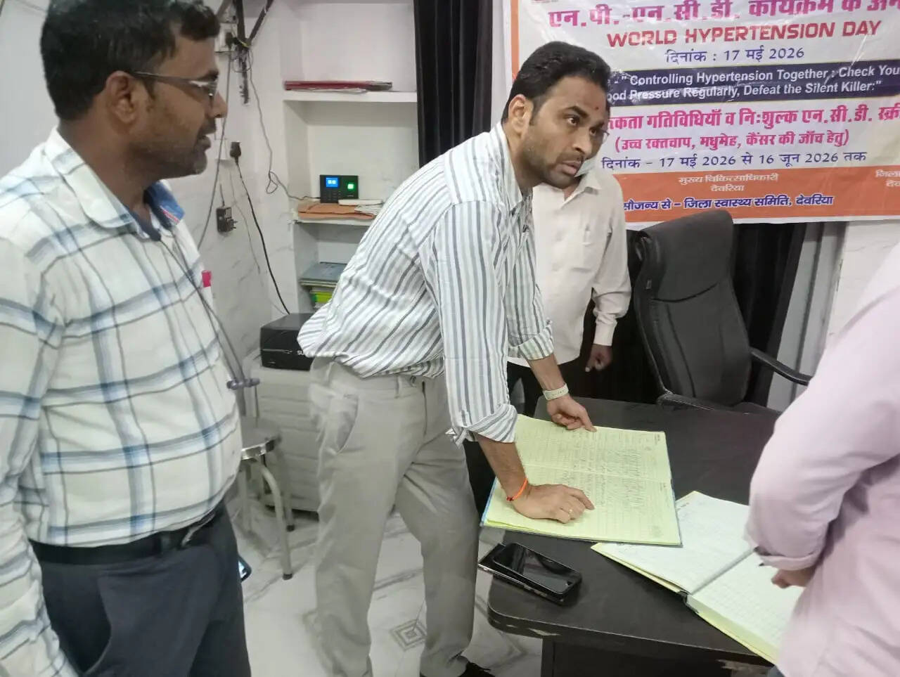 मरीजों को समुचित उपचार एवं आवश्यक दवाएं बिना किसी परेशानी के उपलब्ध कराएं : जिलाधिकारी