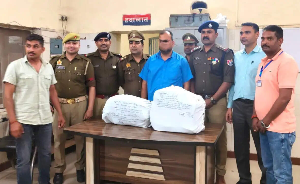 कानपुर सेंट्रल स्टेशन पर 30 लाख के गांजा संग तस्कर गिरफ्तार