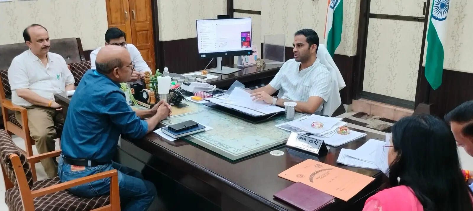 कालाजार नियंत्रण को लेकर जिलाधिकारी सख्त, बरसात से पहले छिड़काव के दिए निर्देश