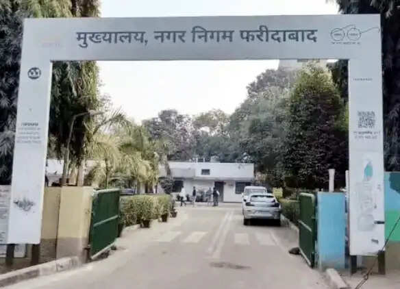 फरीदाबाद : सीवरेज की गैस चढऩे से 2 युवकों की मौत पर निगम ने एजेंसी का भुगतान राेका