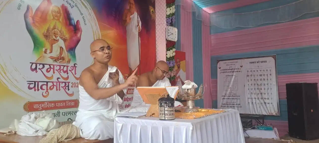 जीवन में संस्कारों का होना जरूरी, घर परिवार संस्कारों पर ध्यान दे - मुनिश्री प्रत्यक्ष रत्न विजयजी