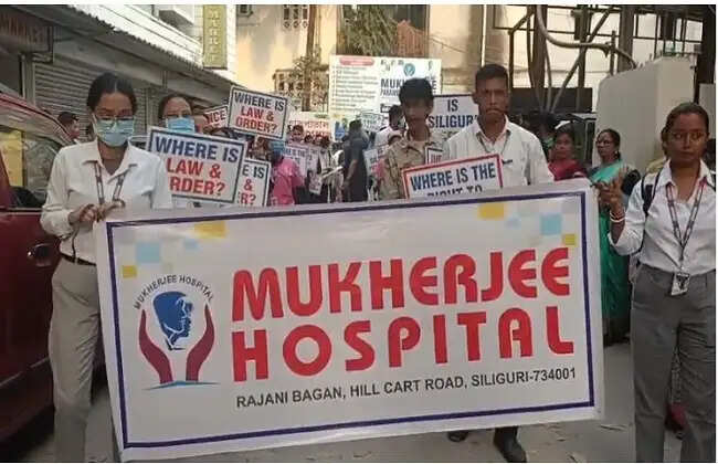 सिलीगुड़ी में चिकित्सक पर हमला, सड़कों पर चिकित्सक और अस्पताल कर्मी