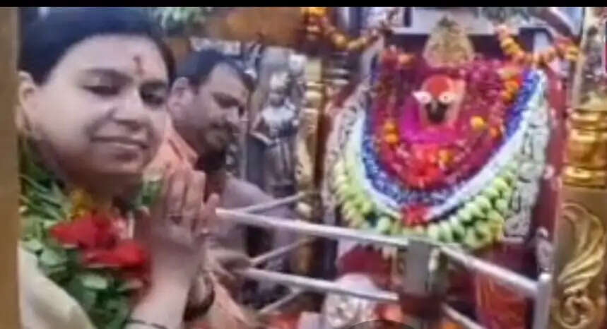 विशेष सचिव दिव्या मित्तल ने विंध्यधाम में किए दर्शन
