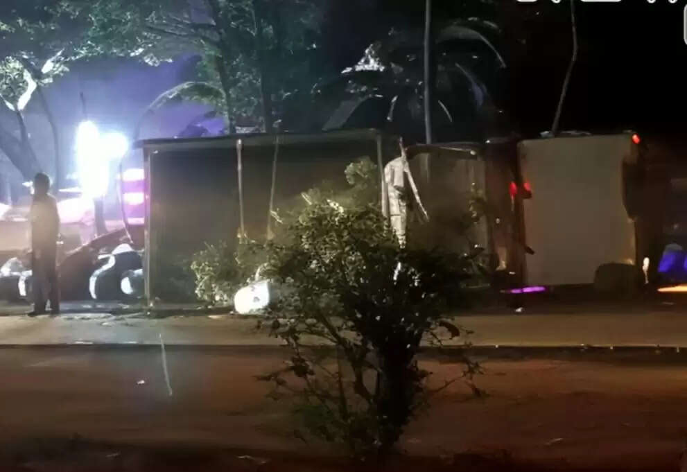 नारायणगढ़ में एनएच-16 पर सब्जी लदा पिकअप वैन पलटी, बाल-बाल बचा चालक