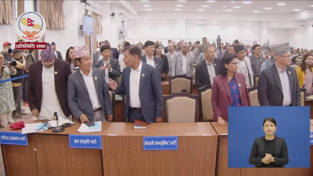 नेपाल के विपक्षी दल प्रधानमंत्री के सदन में न आने तक संसद रोकने पर अड़े