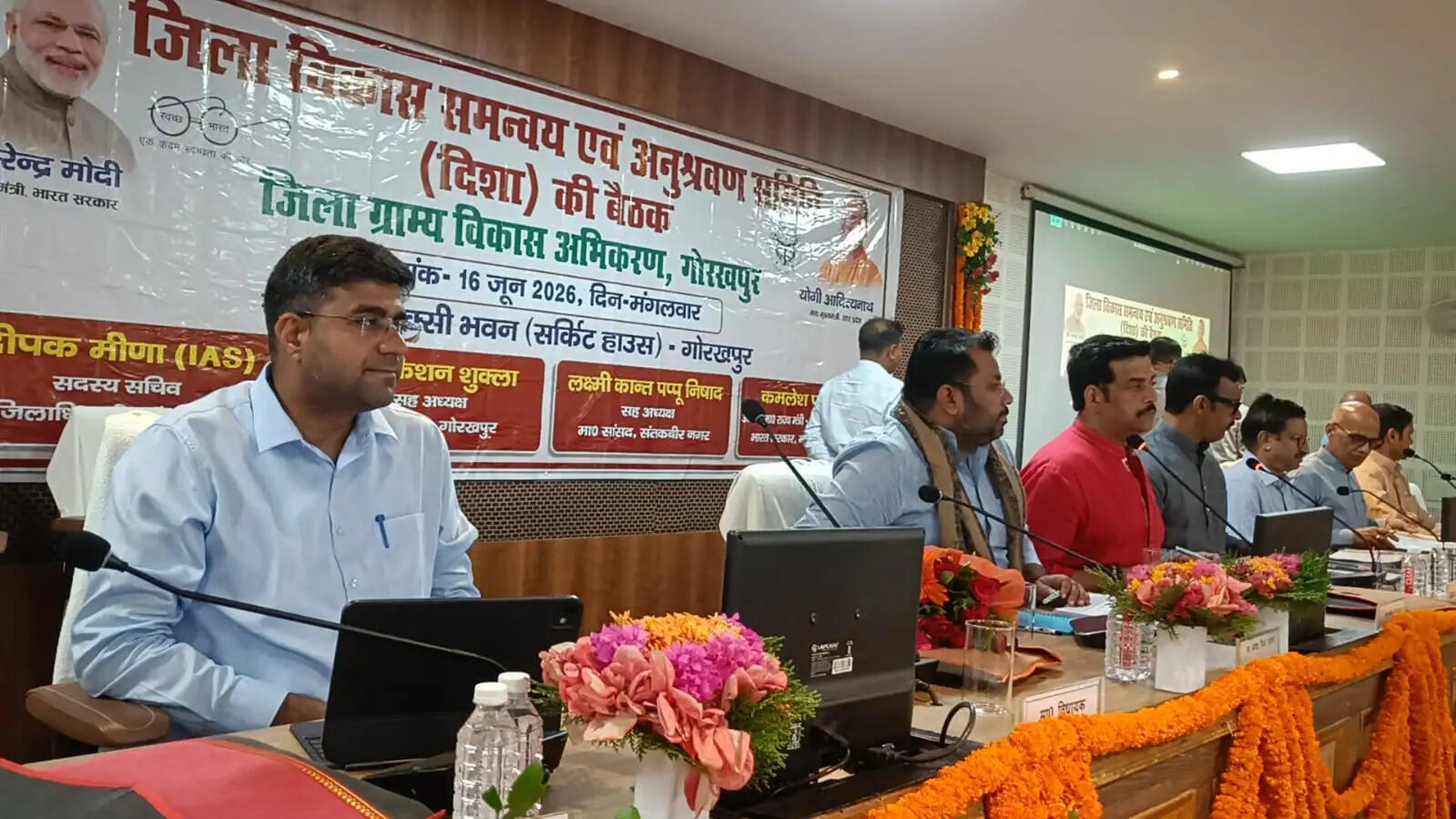 योजनाओं के क्रियान्वयन में किसी प्रकार की लापरवाही नहीं की जाएगी बर्दाश्त : कमलेश पासवान