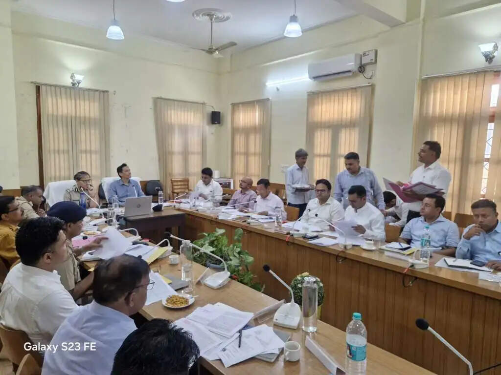 कमिश्नर ने तीस भूमाफियाओं के खिलाफ दिए मुकदमा दर्ज करने के निर्देश